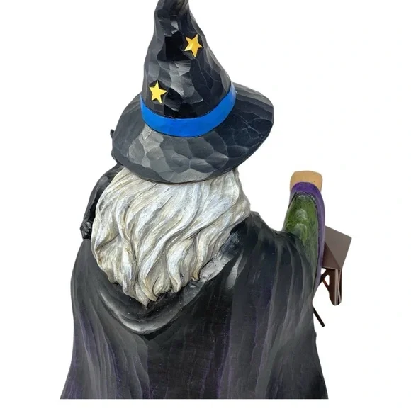 Jim Shore Heartwood Lighted Halloween Witch With Cat & Lantern 20"
Retired 2018 - Picture 10 of 11